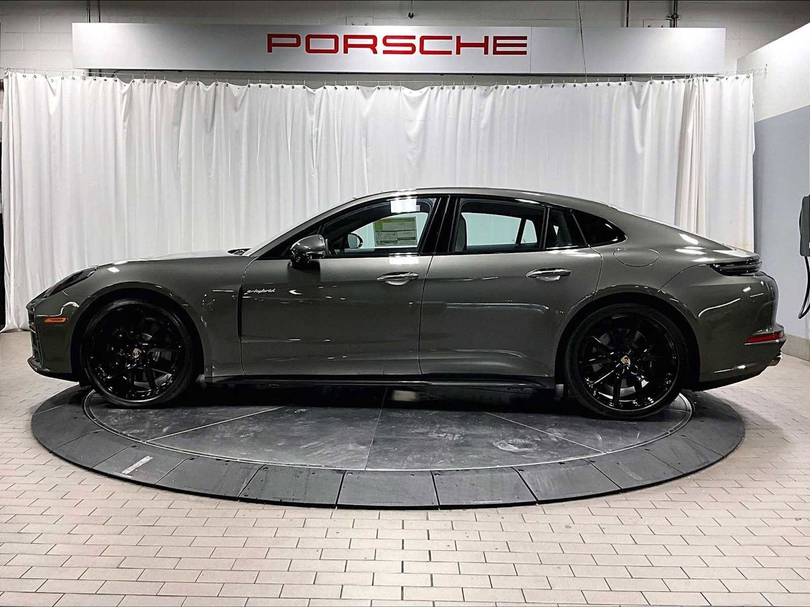 Used 2026 Porsche Panamera 4 image 2