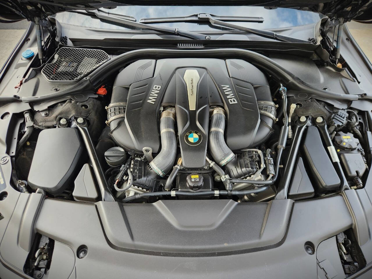 Used 2017 BMW 750i xDrive image 15