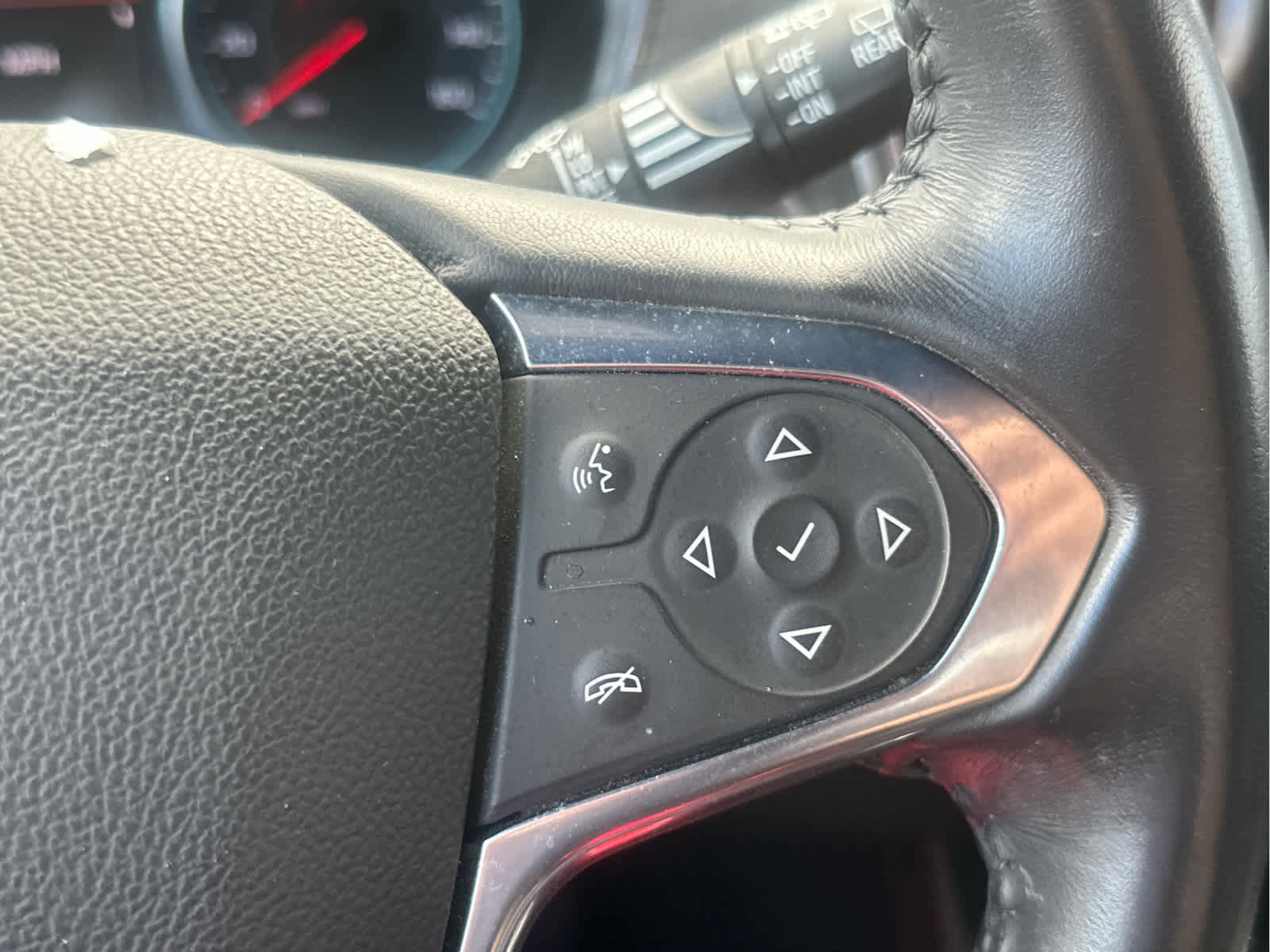 Used 2022 Chevrolet Traverse LT image 30