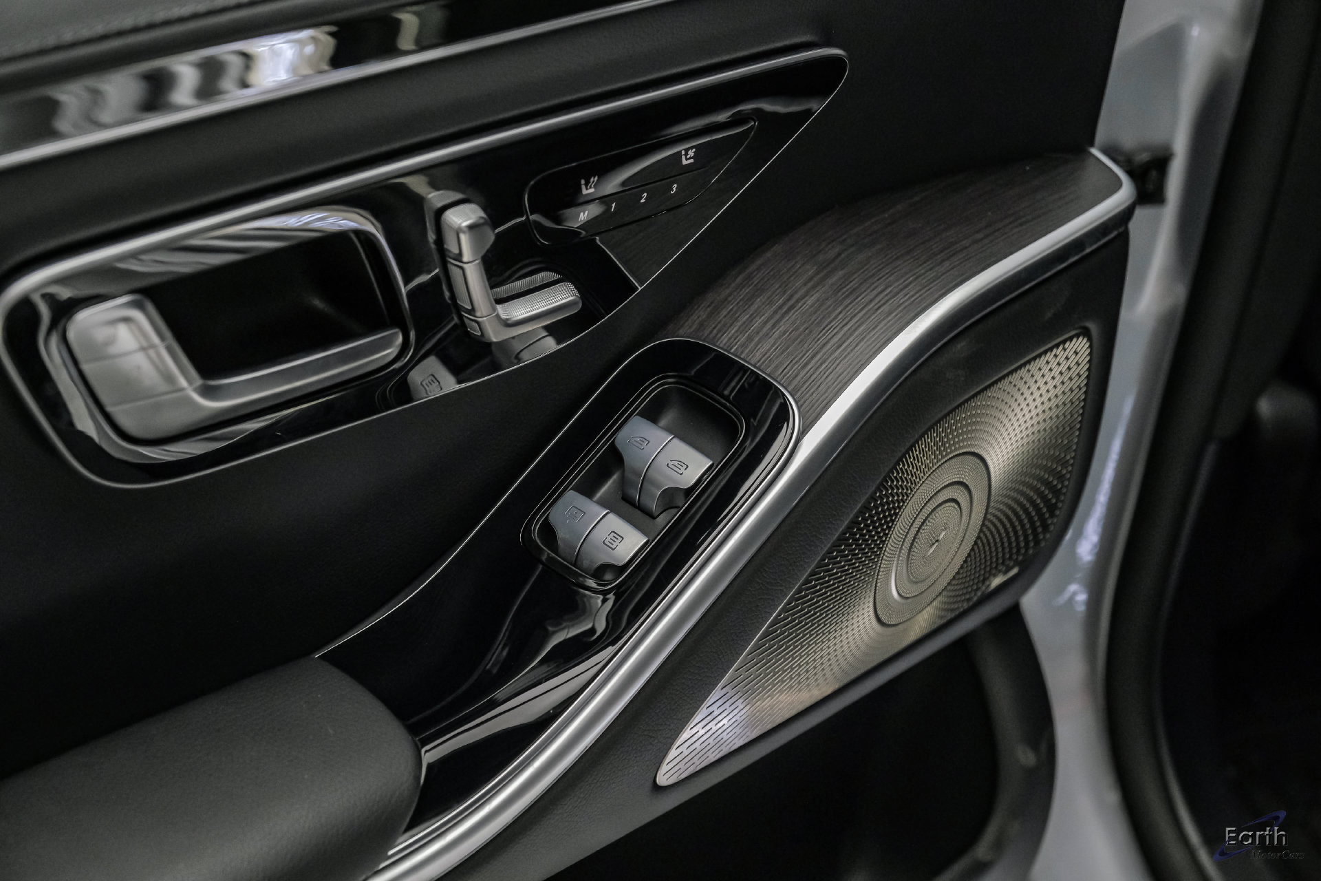 Used 2022 Mercedes-Benz S 580 4MATIC Sedan w/ AMG Line Package image 99