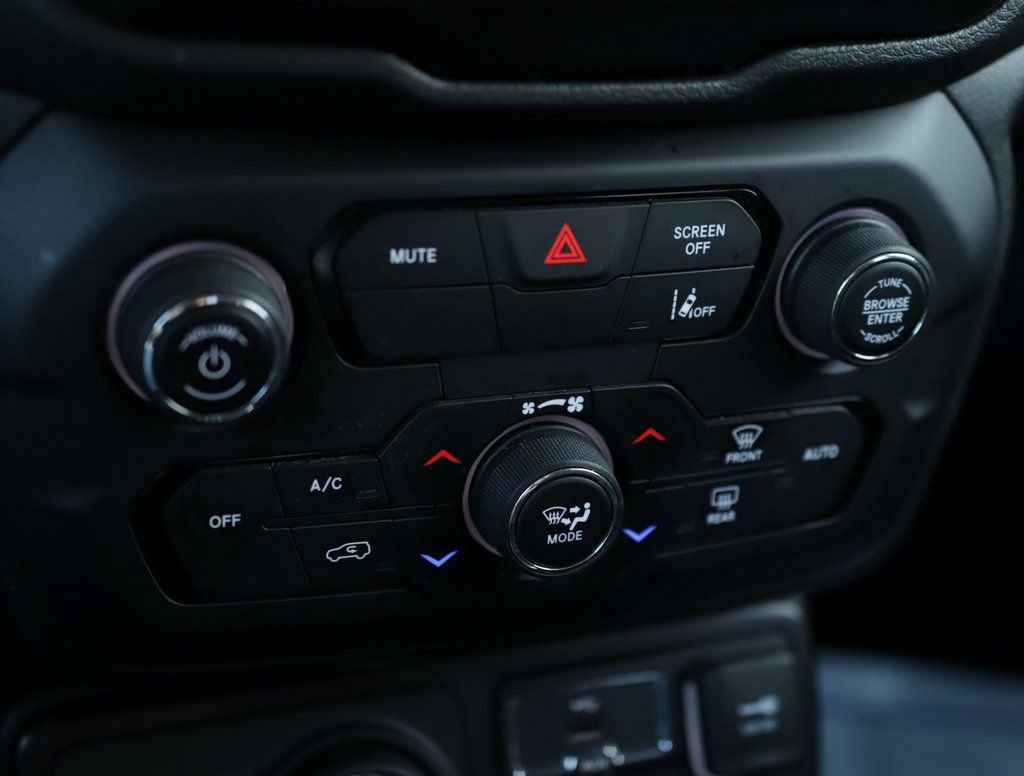 Used 2023 Jeep Renegade Latitude image 17