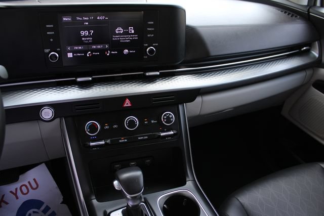 Used 2023 Kia Carnival LX FWD image 15