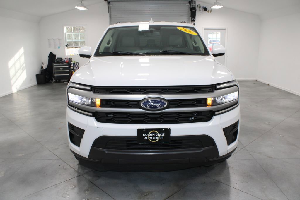 Used 2024 Ford Expedition Max XLT image 3