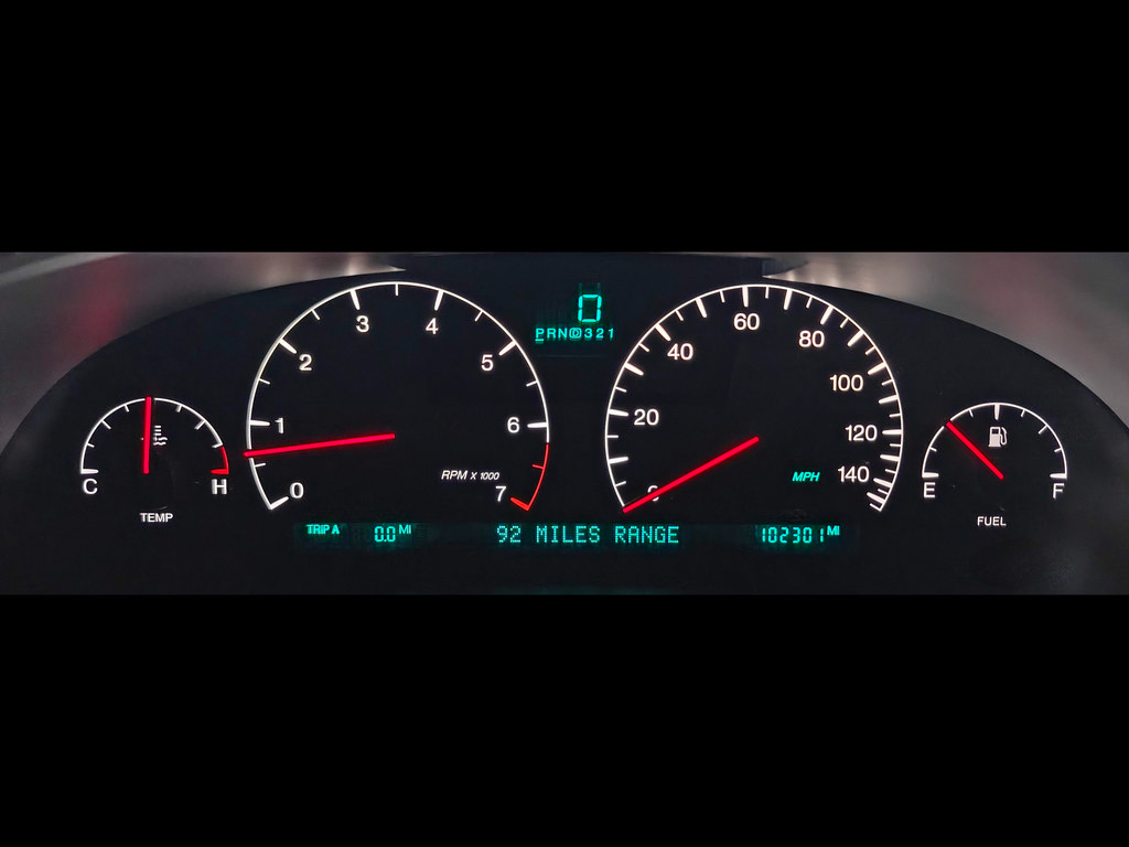 Used 2003 Cadillac De Ville DTS w/ Premium Luxury Package FWD image 38