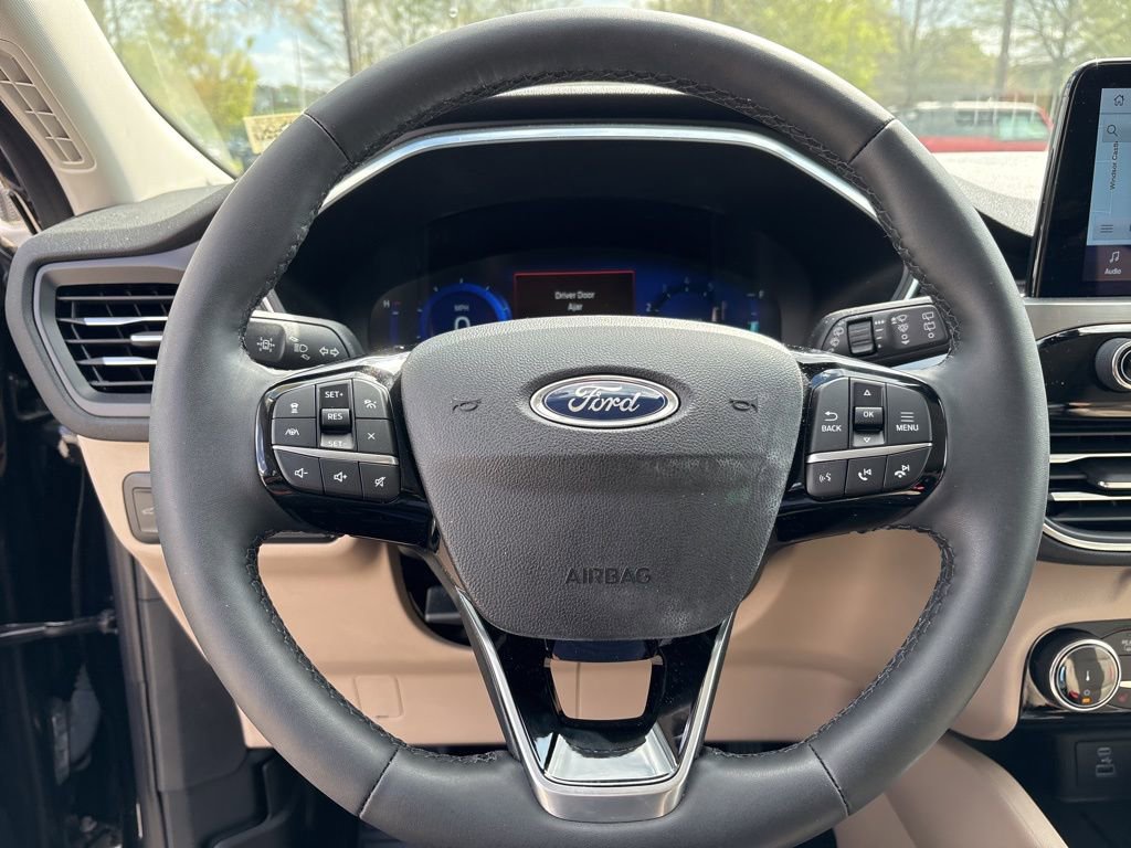 Used 2022 Ford Escape Titanium w/ Class II Trailer Tow Package image 22