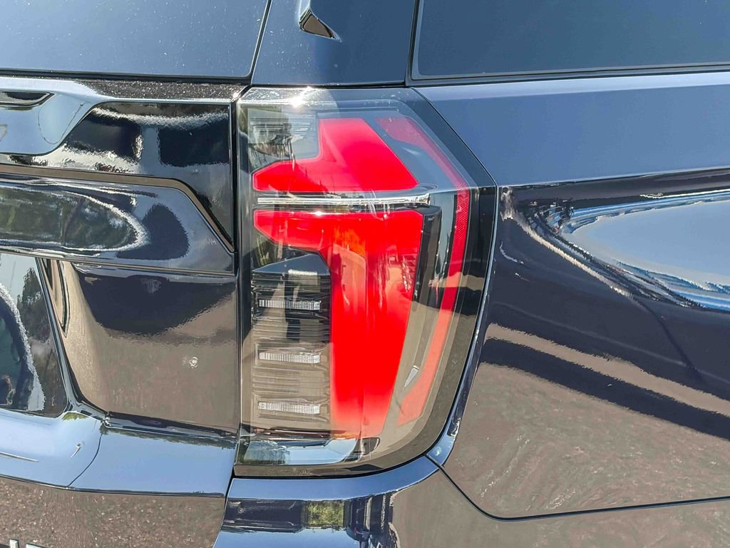 Used 2025 Chevrolet Tahoe LT image 8