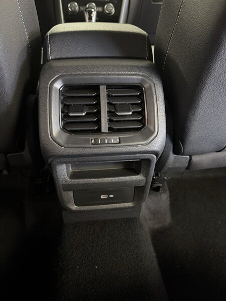 Used 2024 Volkswagen Taos SE FWD image 26