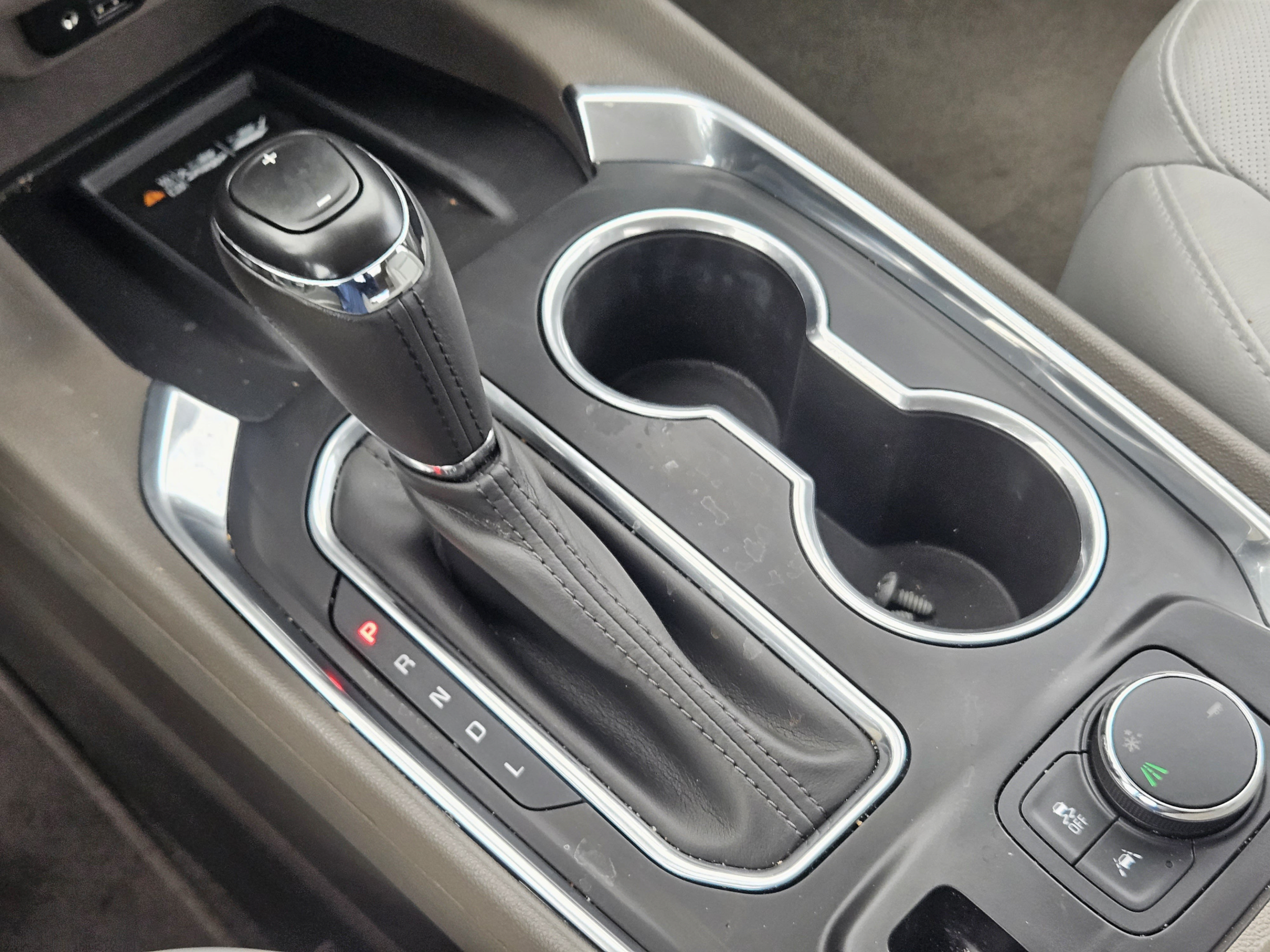 Used 2020 Chevrolet Traverse Premier FWD image 12