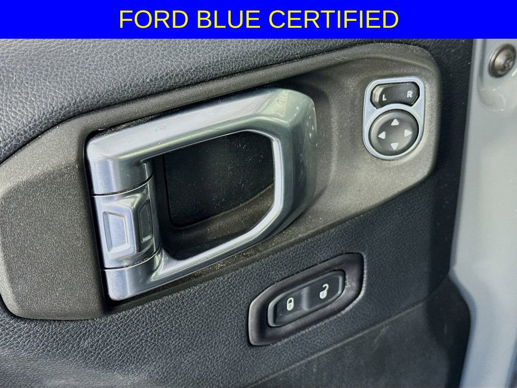 Used 2018 Jeep Wrangler Unlimited Sahara w/ Cold Weather Group image 17