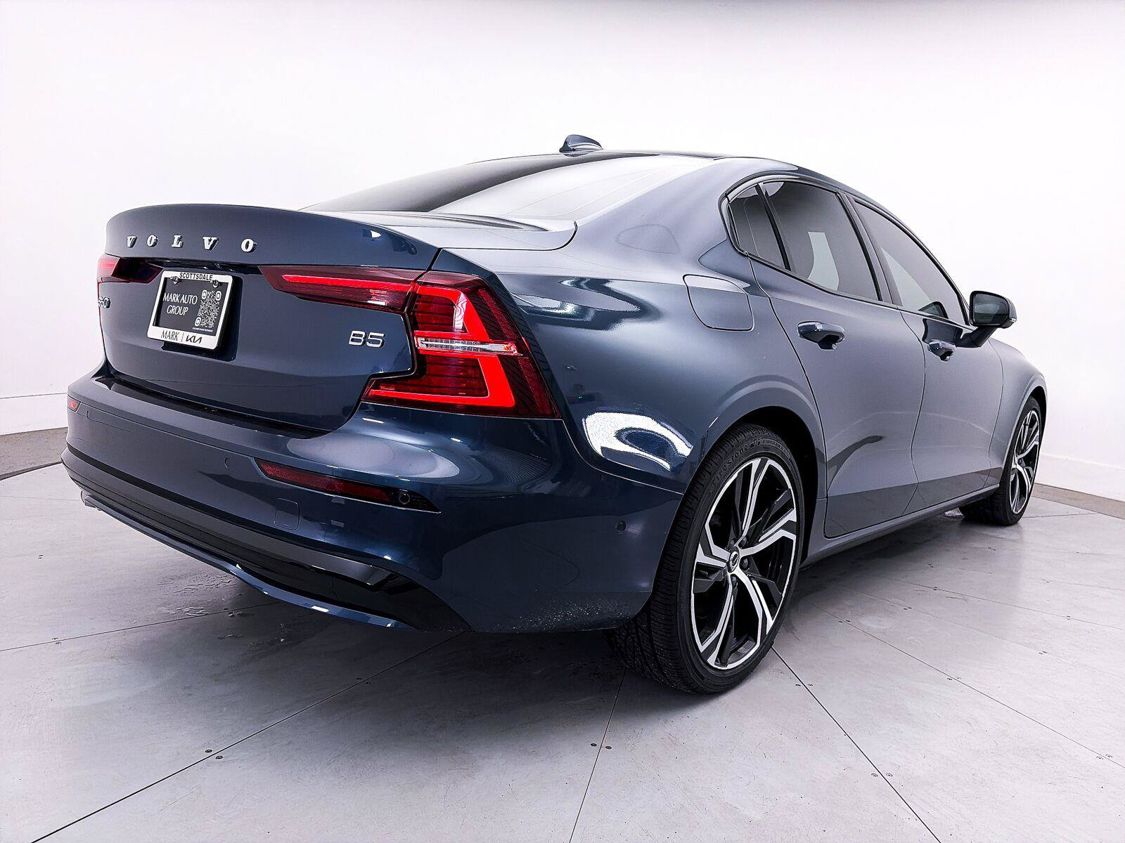 Used 2024 Volvo S60 B5 Plus FWD image 17