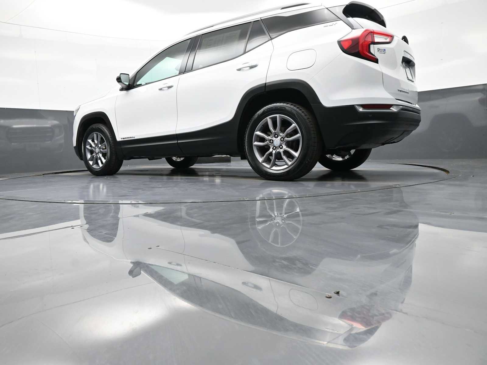 Used 2022 GMC Terrain SLT w/ Infotainment Package II AWD/4WD image 31