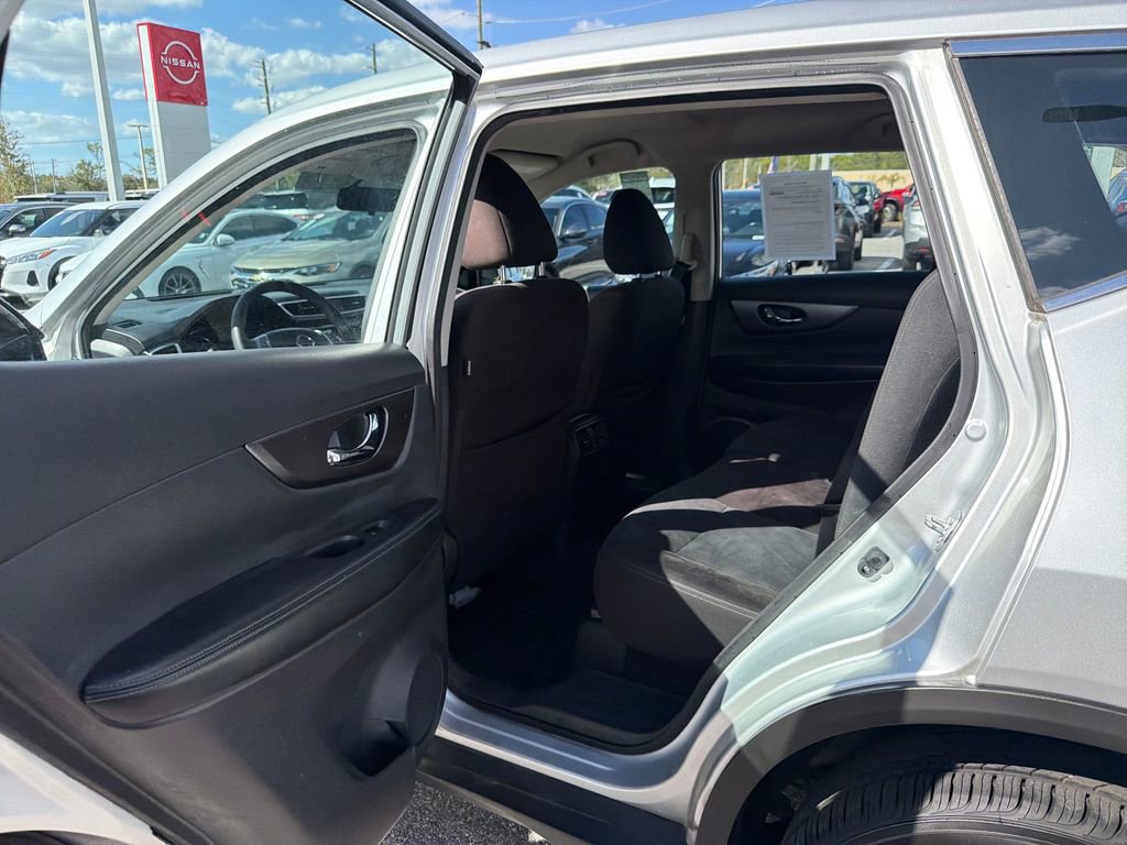 Used 2015 Nissan Rogue S image 17