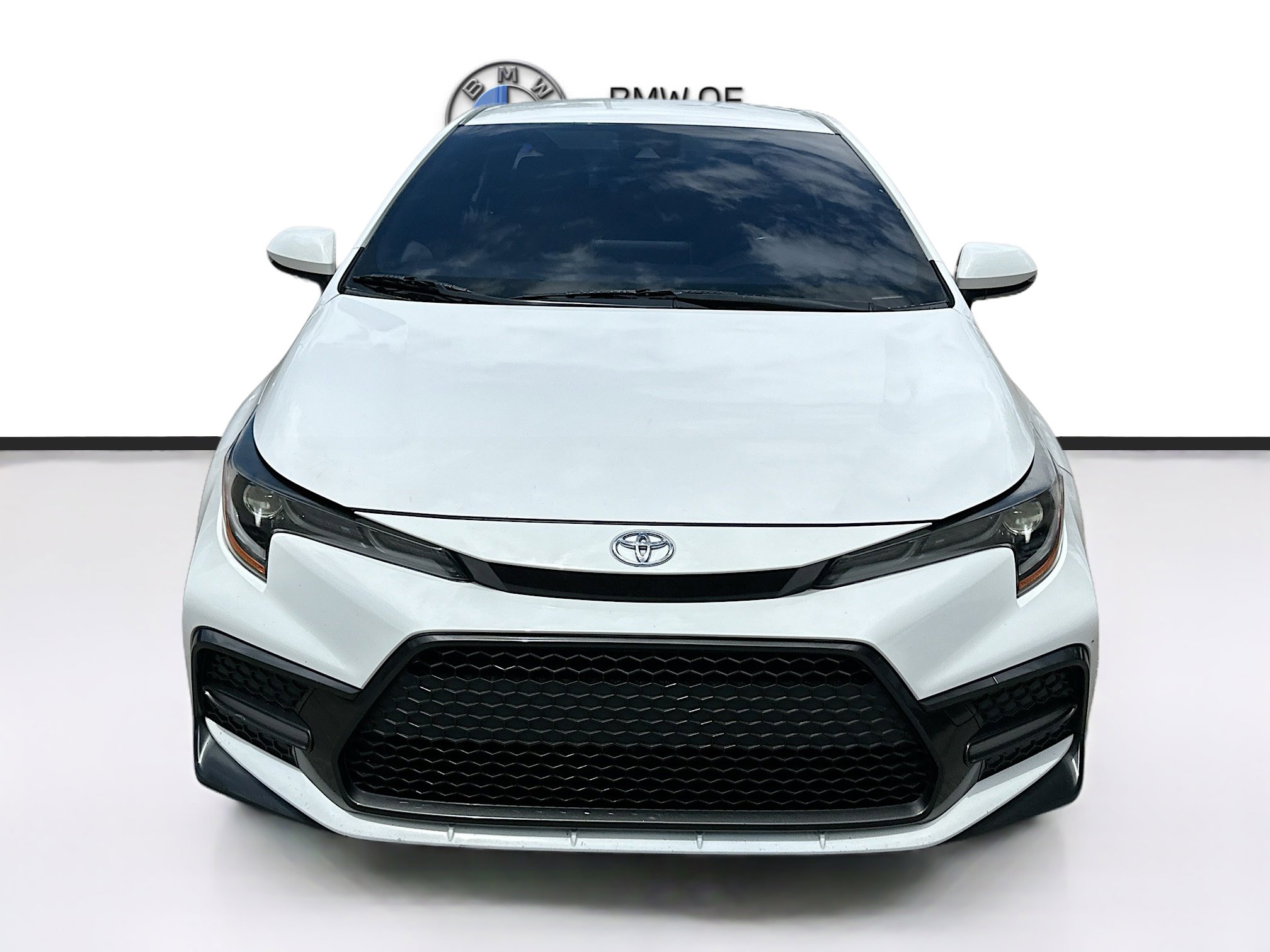 Used 2020 Toyota Corolla SE FWD image 2