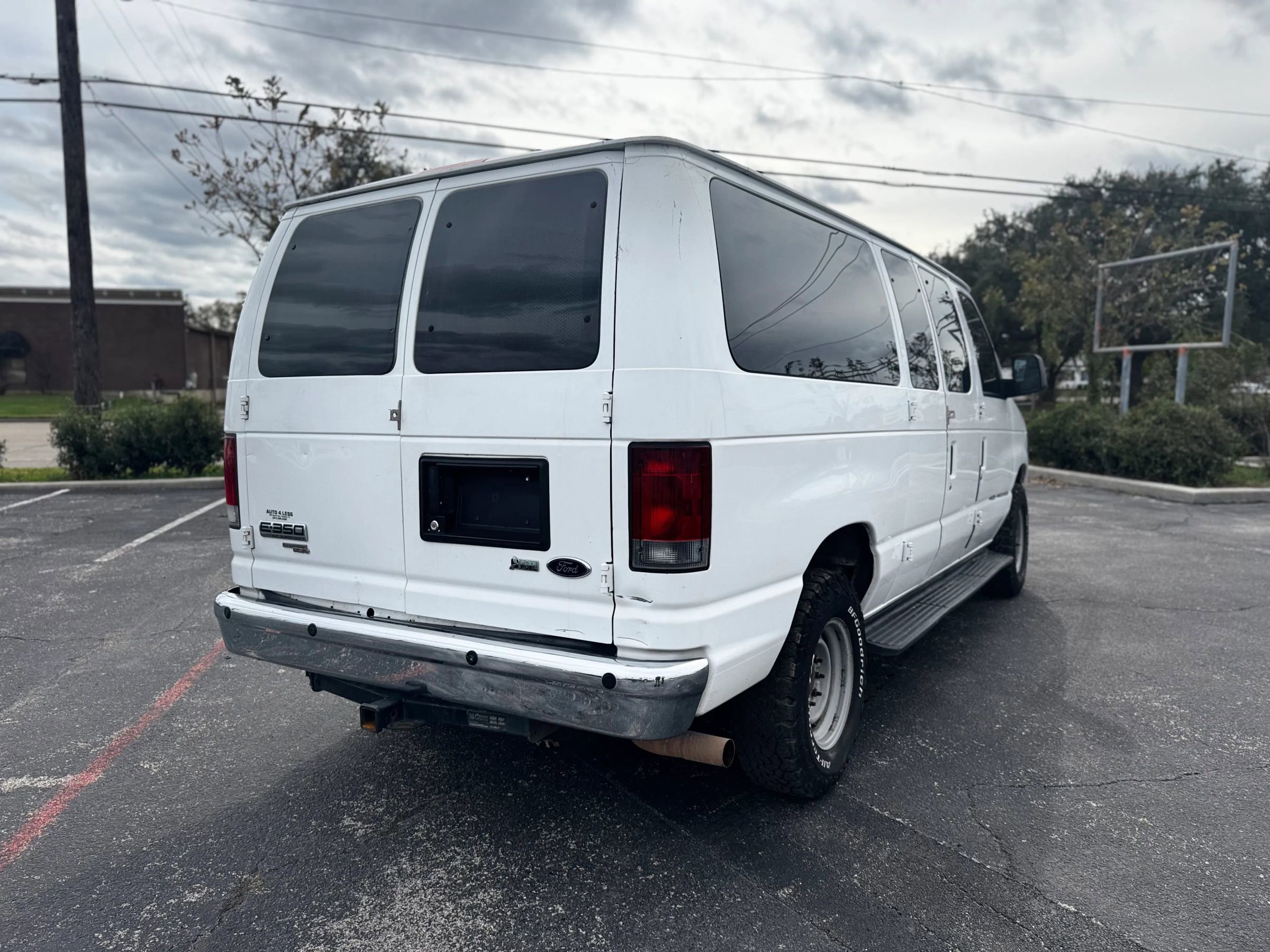 Used 2010 Ford E-350 and Econoline 350 XL image 5