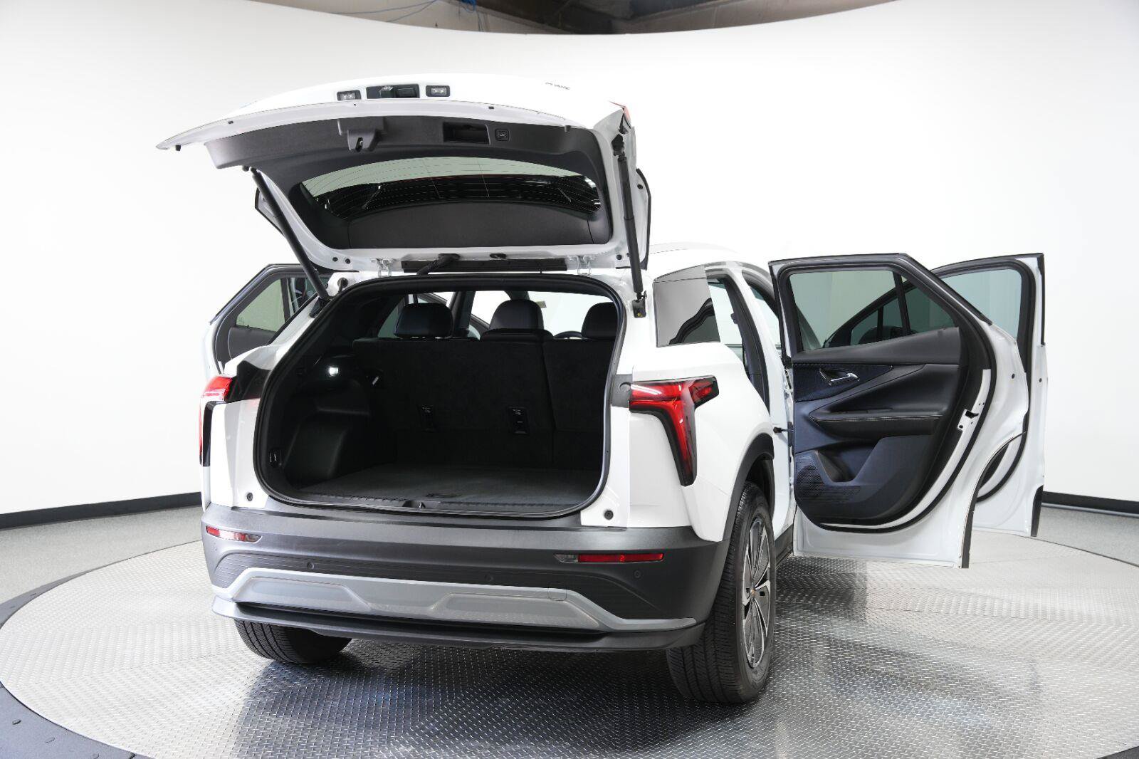 Certified 2024 Chevrolet Blazer EV LT AWD/4WD image 15