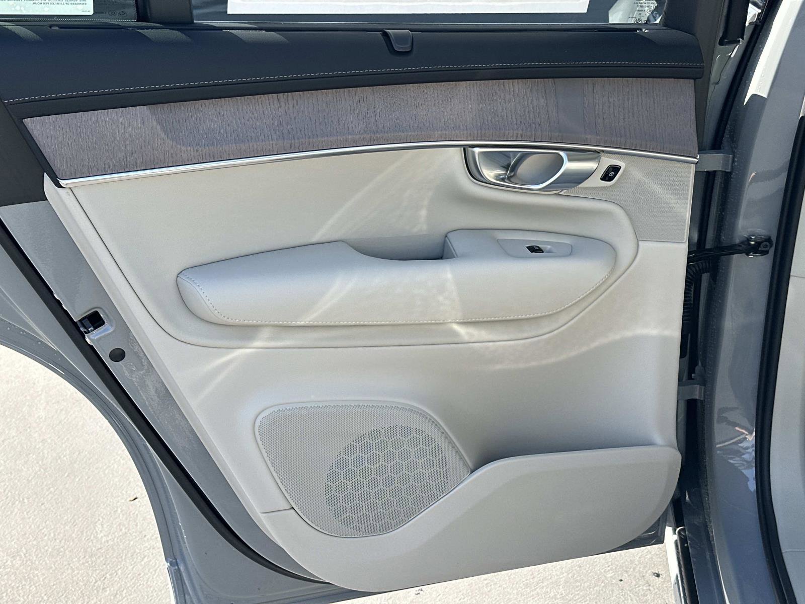 New 2026 Volvo XC90 B6 Ultra w/ Protection Package AWD/4WD image 16