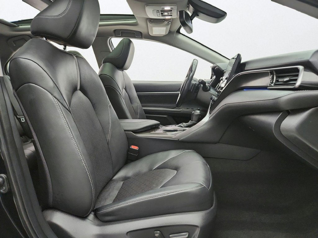 Used 2021 Toyota Camry XSE FWD image 32