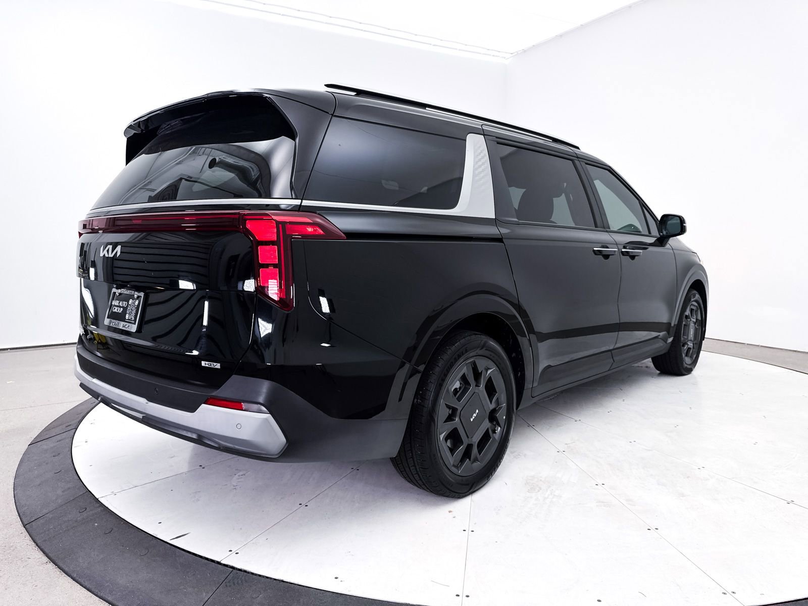Certified 2025 Kia Carnival EX image 18