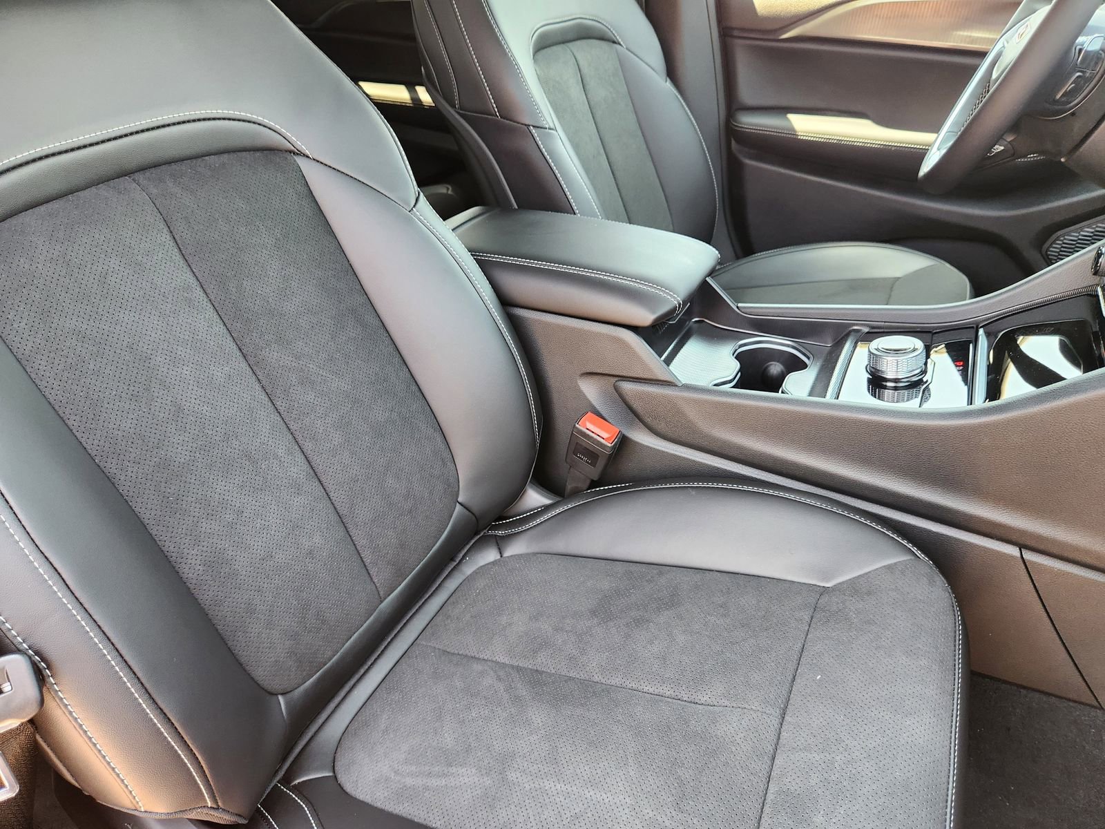 New 2025 Jeep Grand Cherokee L Altitude image 10