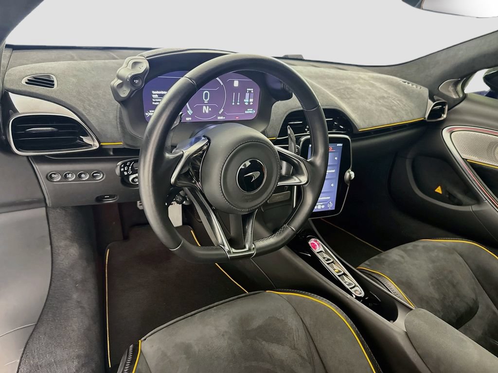 Used 2023 McLaren Artura RWD image 9