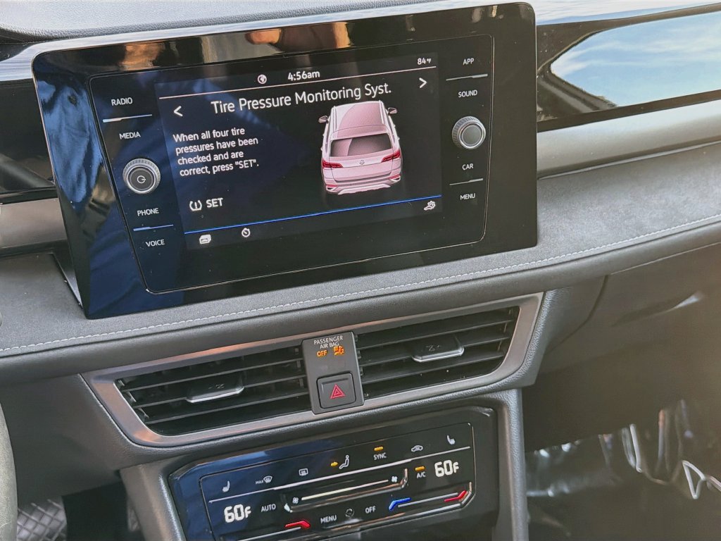 Used 2025 Volkswagen Taos SE FWD image 12