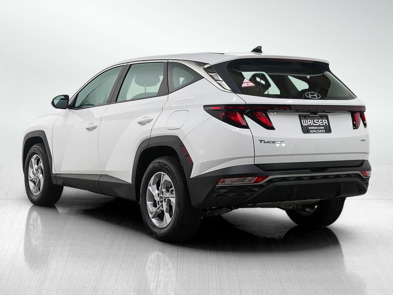 Used 2024 Hyundai Tucson SE AWD/4WD image 3
