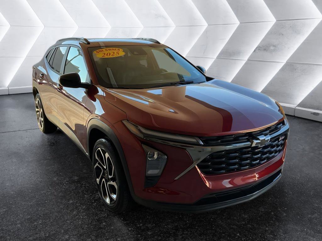 Used 2025 Chevrolet Trax RS w/ Driver Confidence Package image 3