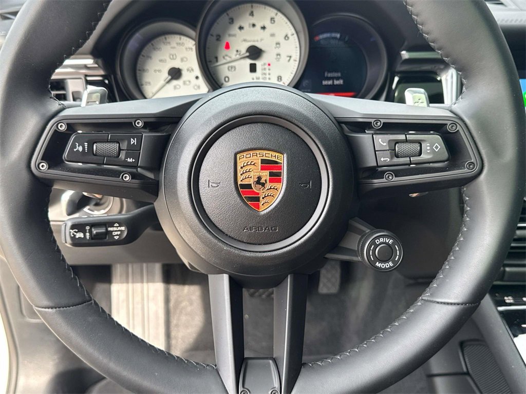 Used 2025 Porsche Macan Turbo image 18