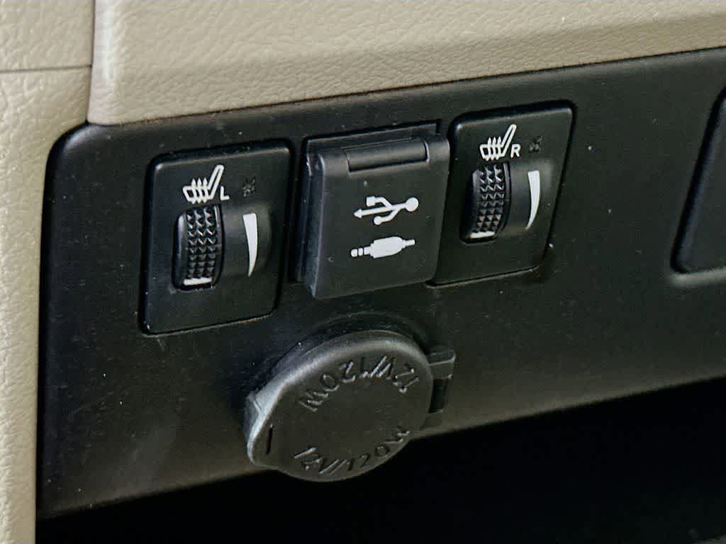 Used 2020 Toyota Sienna XLE w/ XLE Navigation Package FWD image 32
