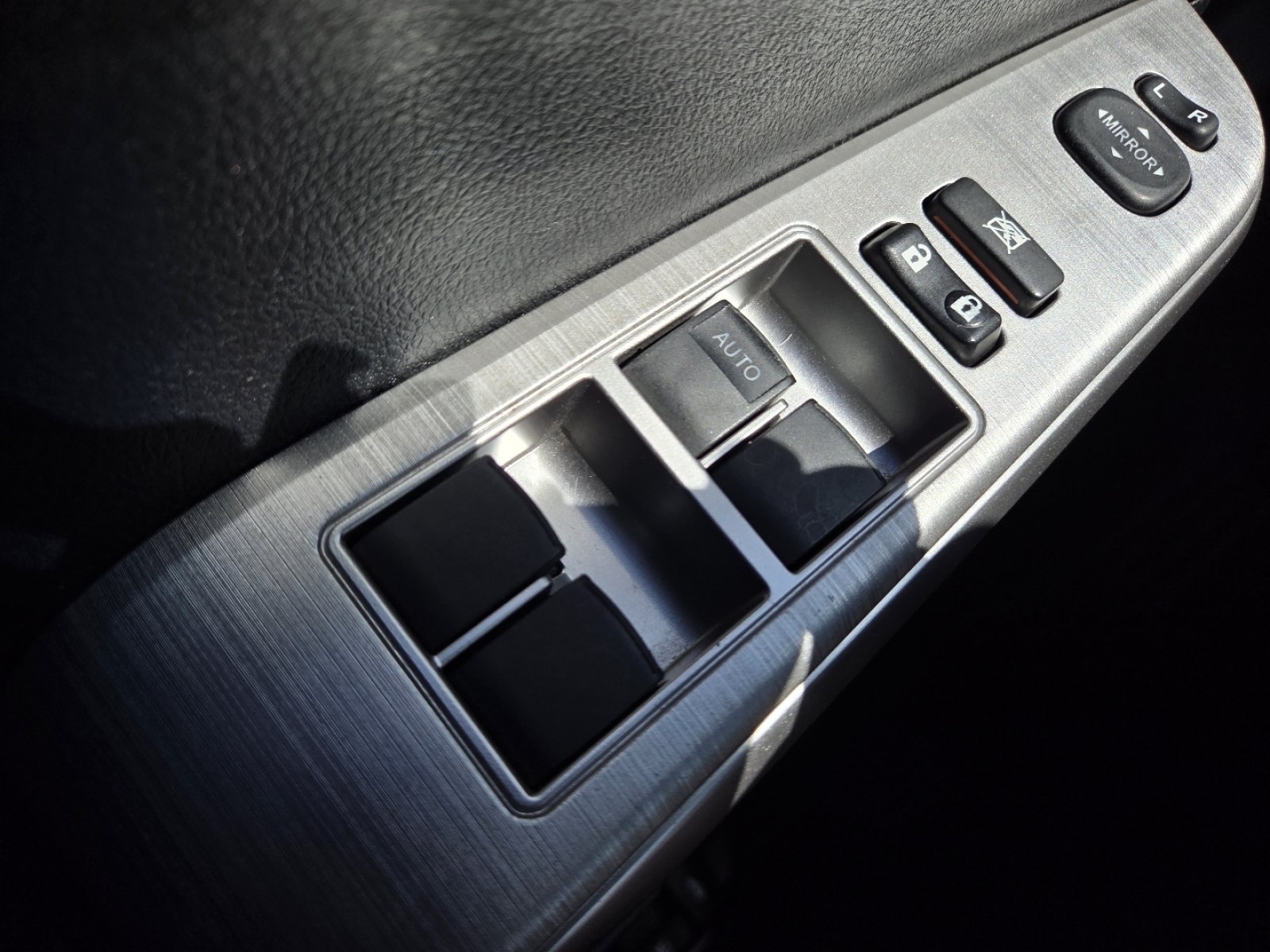 Used 2013 Toyota Camry SE FWD image 23