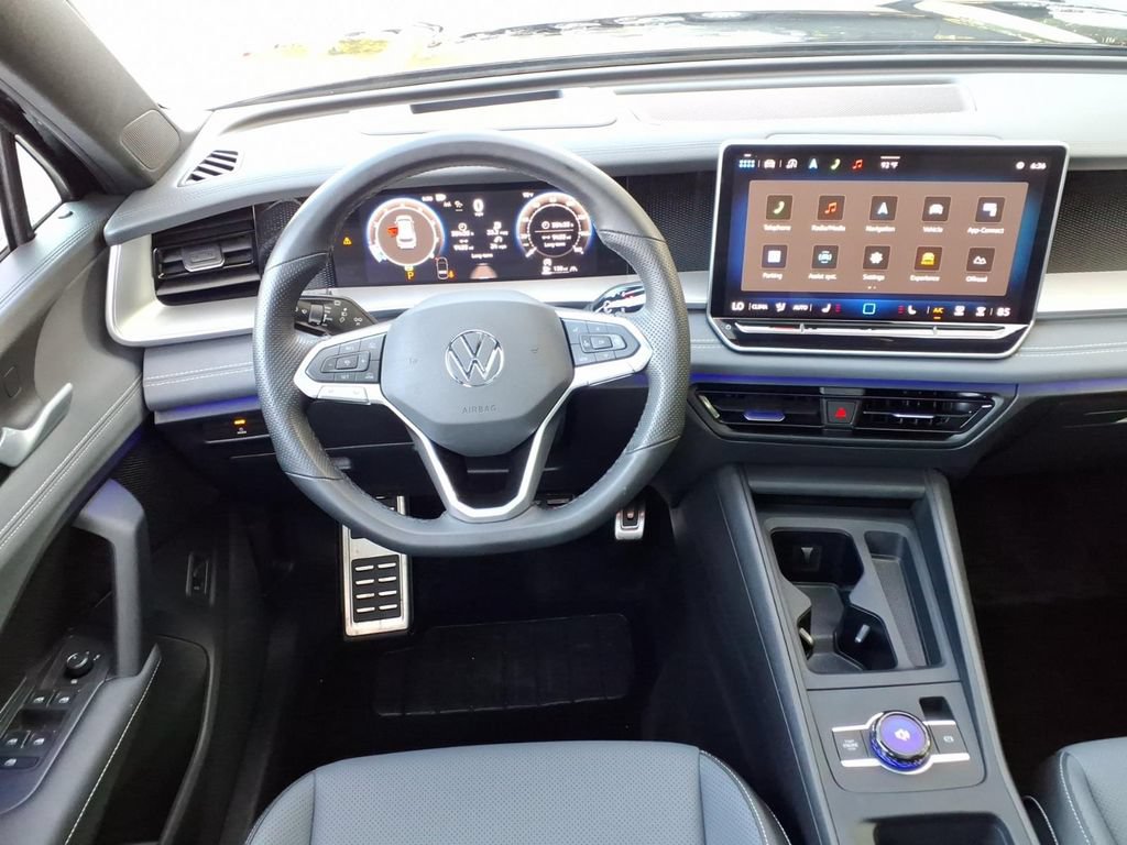 Used 2025 Volkswagen Tiguan SE R-Line AWD/4WD image 25