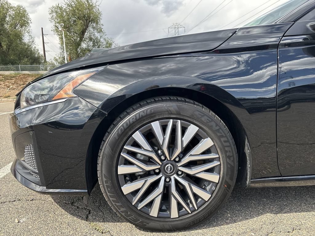 Used 2025 Nissan Altima 2.5 SV FWD image 36