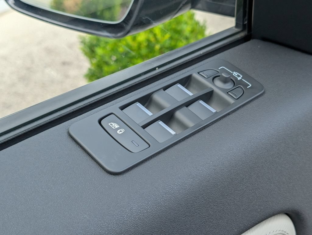New 2026 Land Rover Discovery Sport Landmark AWD/4WD image 31