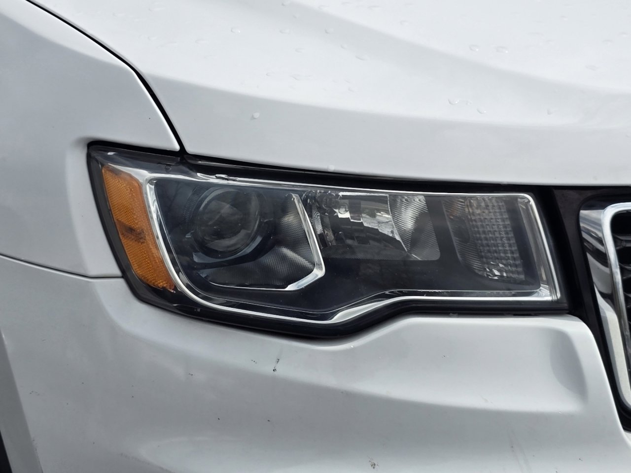 Used 2018 Jeep Grand Cherokee Limited image 24