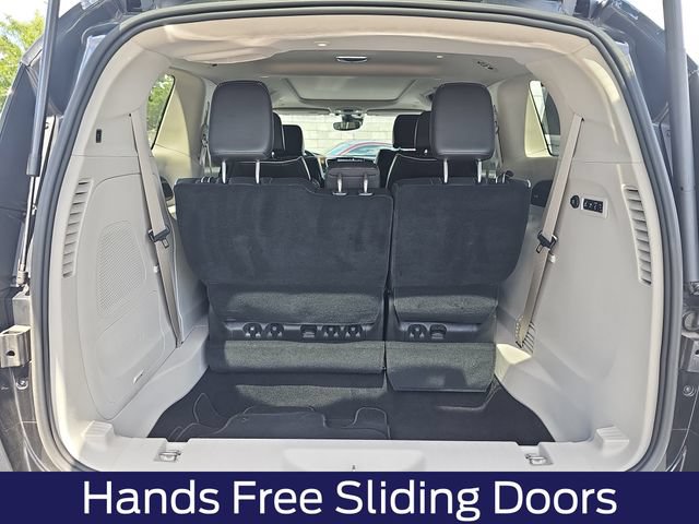 Used 2023 Chrysler Pacifica Limited w/ Uconnect Theater Family Group AWD/4WD image 15