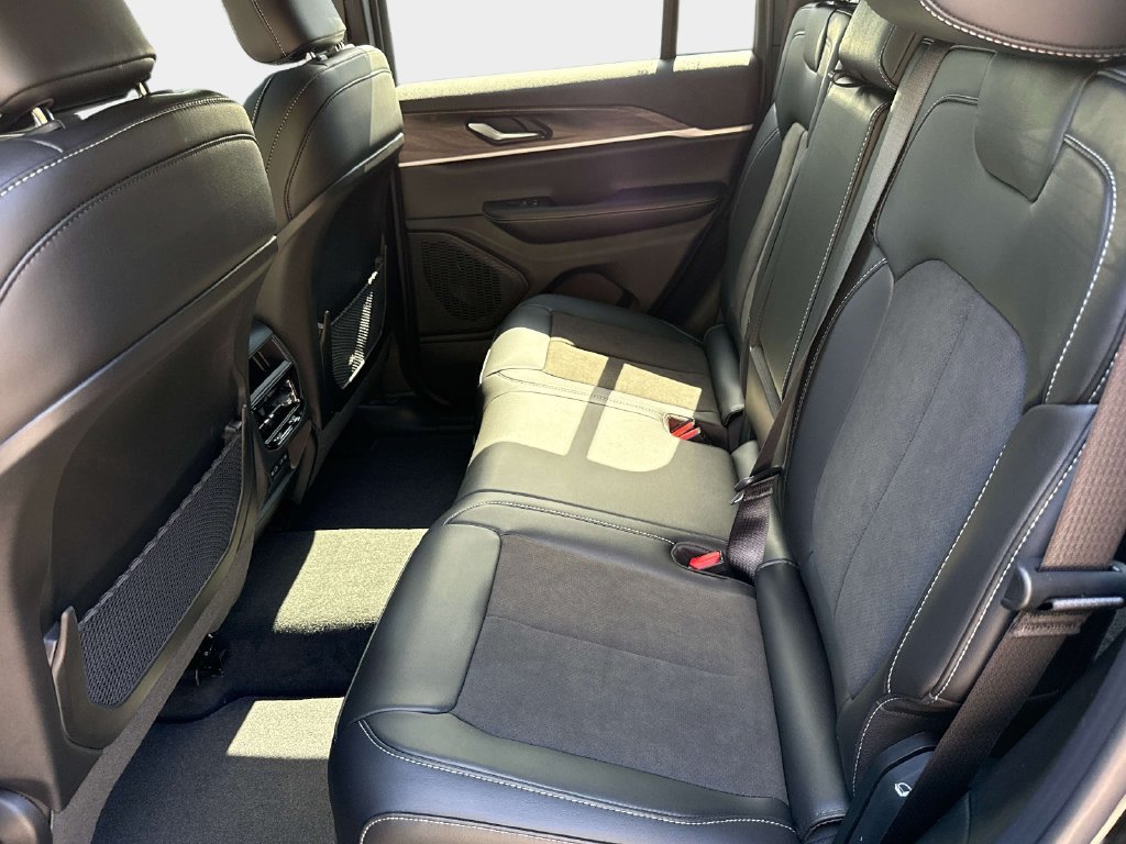 New 2027 Jeep Grand Cherokee Altitude AWD/4WD image 16
