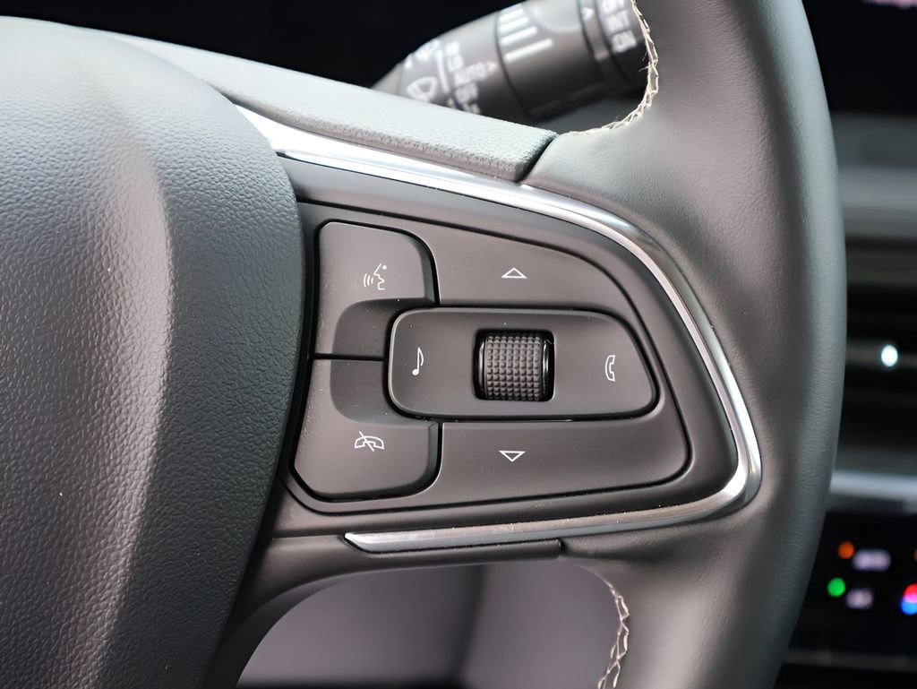 Used 2025 Buick Encore GX Avenir w/ Avenir Convenience Package image 32