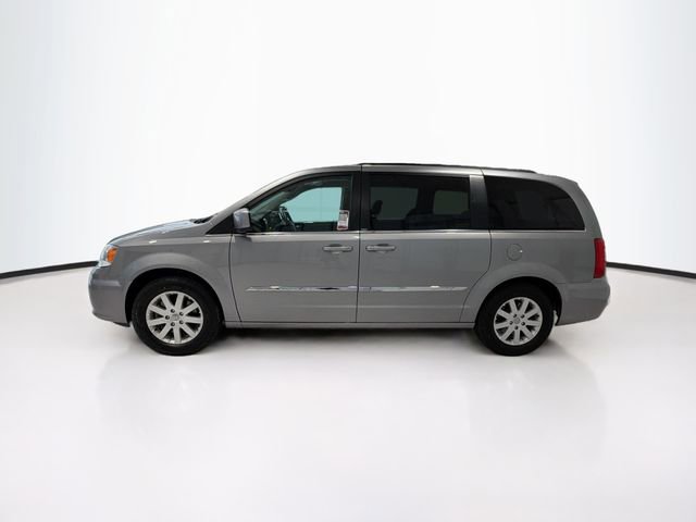 Used 2014 Chrysler Town & Country Touring FWD image 4