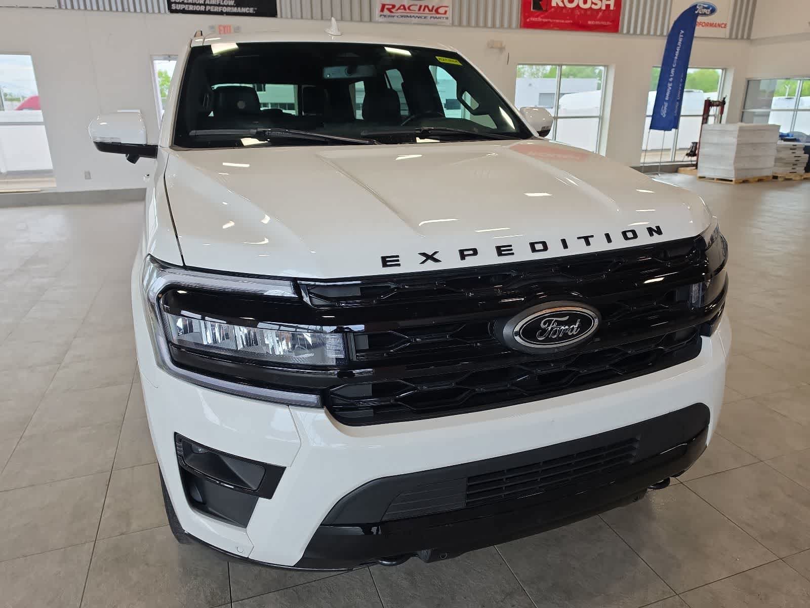 Used 2023 Ford Expedition Limited AWD/4WD image 4