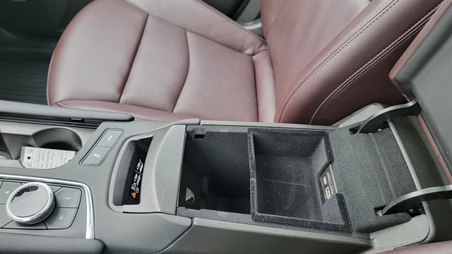 Used 2024 Cadillac XT6 Premium Luxury w/ Technology Package AWD/4WD image 37