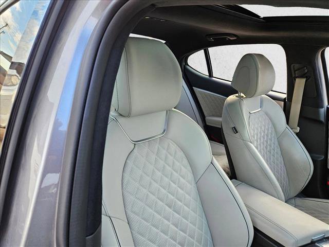 Used 2023 Genesis G70 3.3T w/ Sport Prestige Package image 19