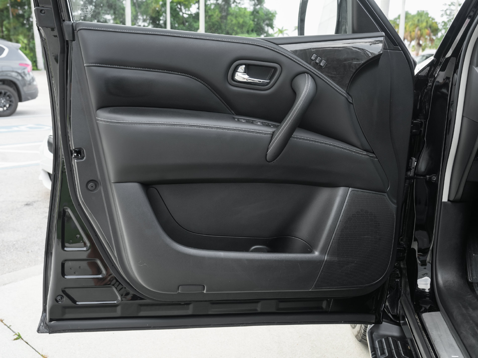 Used 2023 INFINITI QX80 Luxe w/ Cargo Package RWD image 32