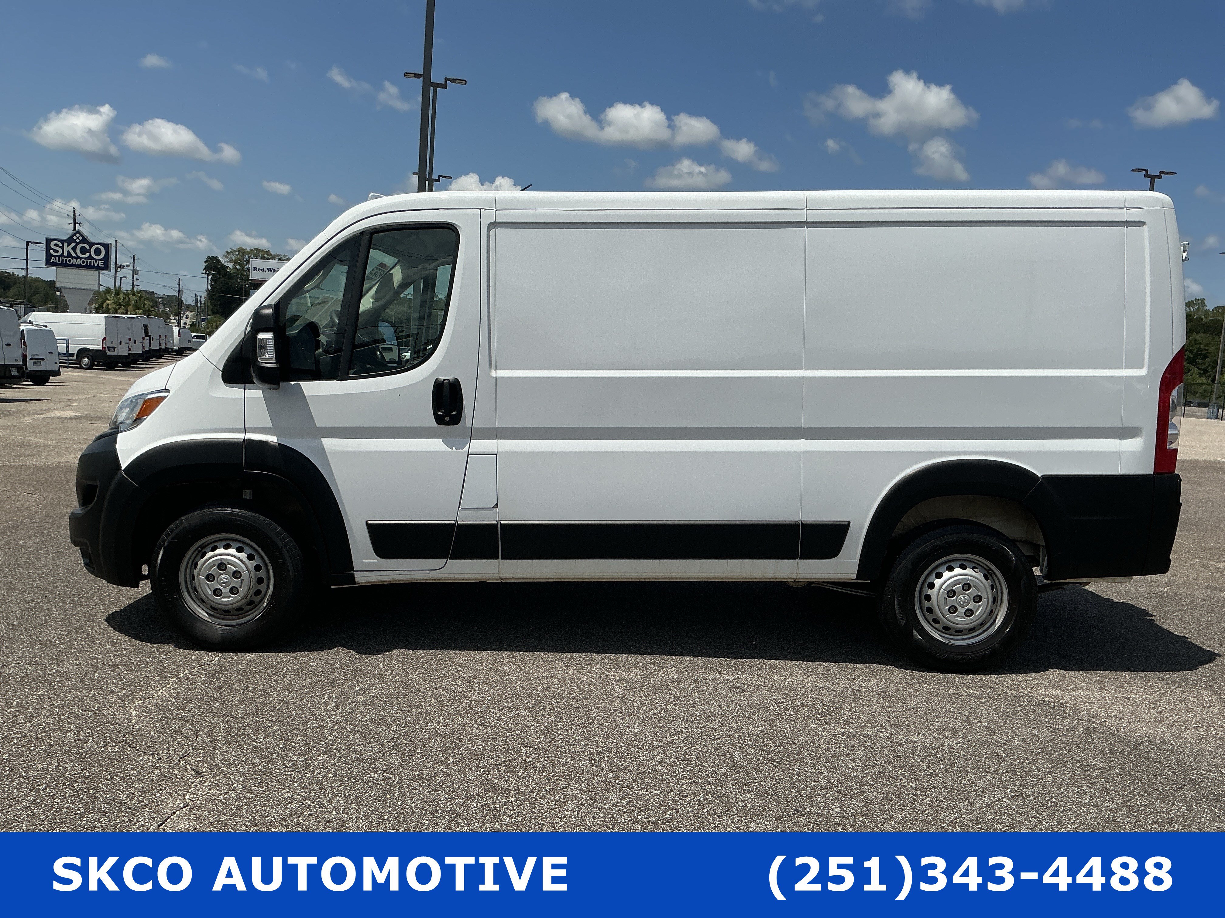 Used 2025 RAM ProMaster 2500 w/ Convenience Group FWD image 2