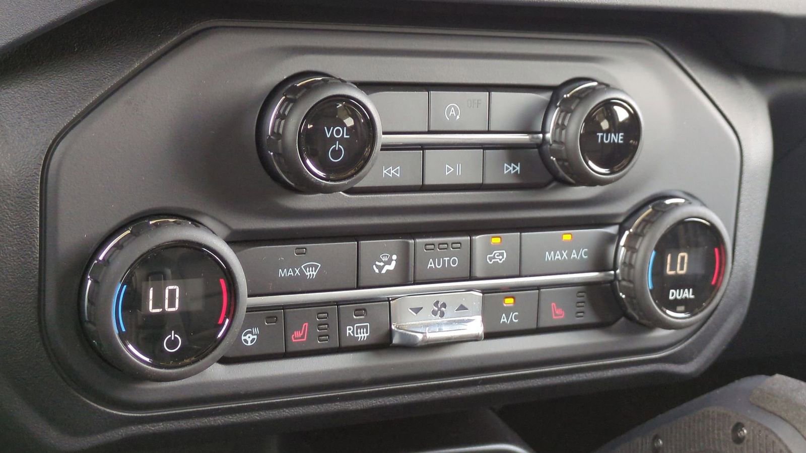 New 2025 Ford Bronco Badlands image 28