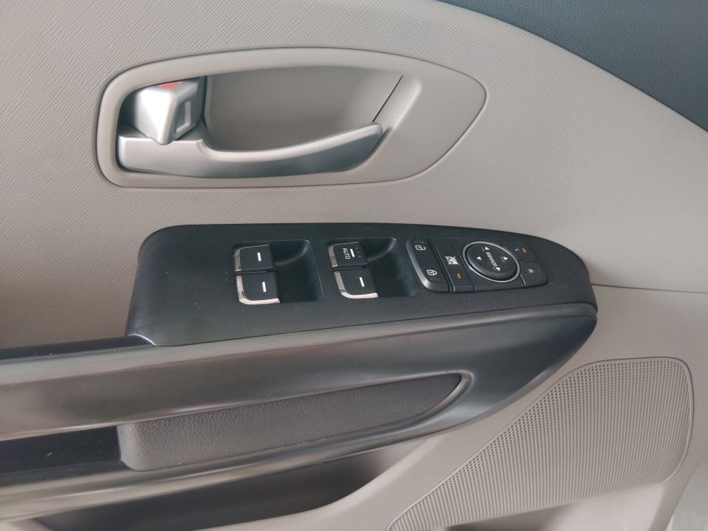 Used 2018 Kia Sedona L FWD image 22