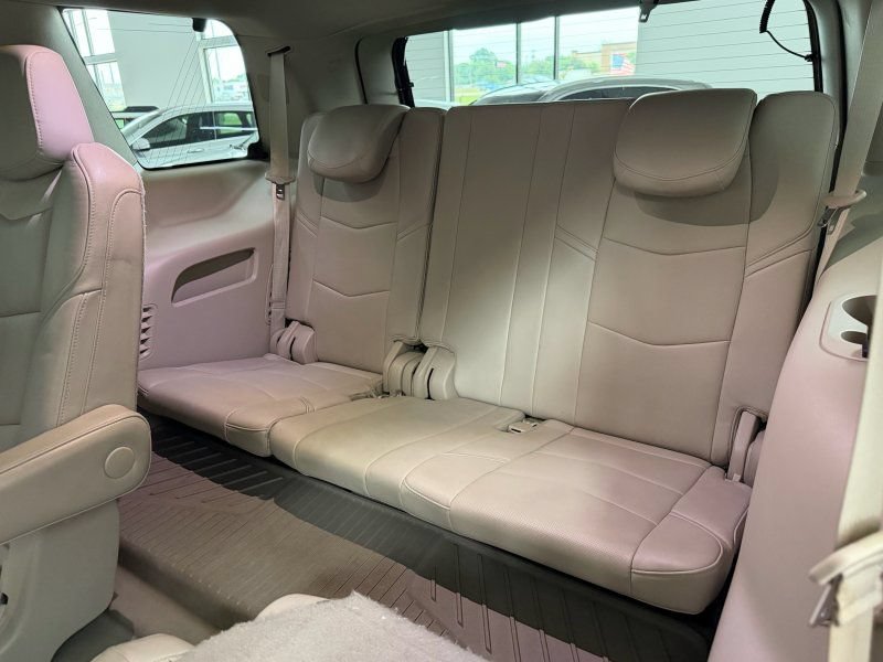 Used 2020 Cadillac Escalade Premium Luxury AWD/4WD image 18