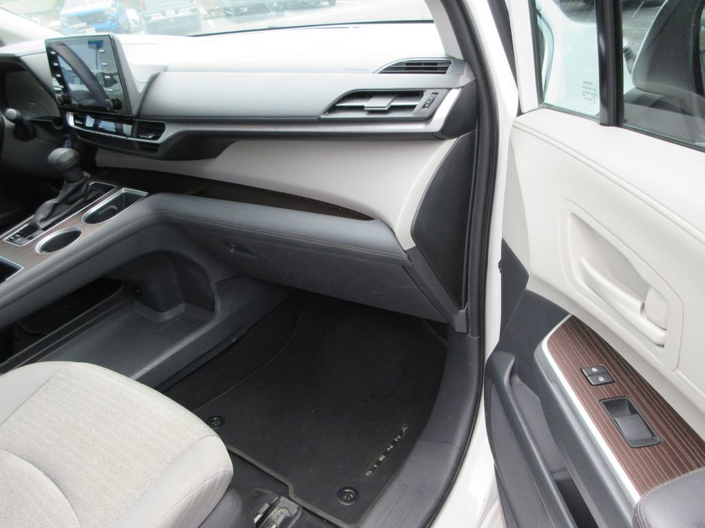Used 2022 Toyota Sienna LE FWD image 18