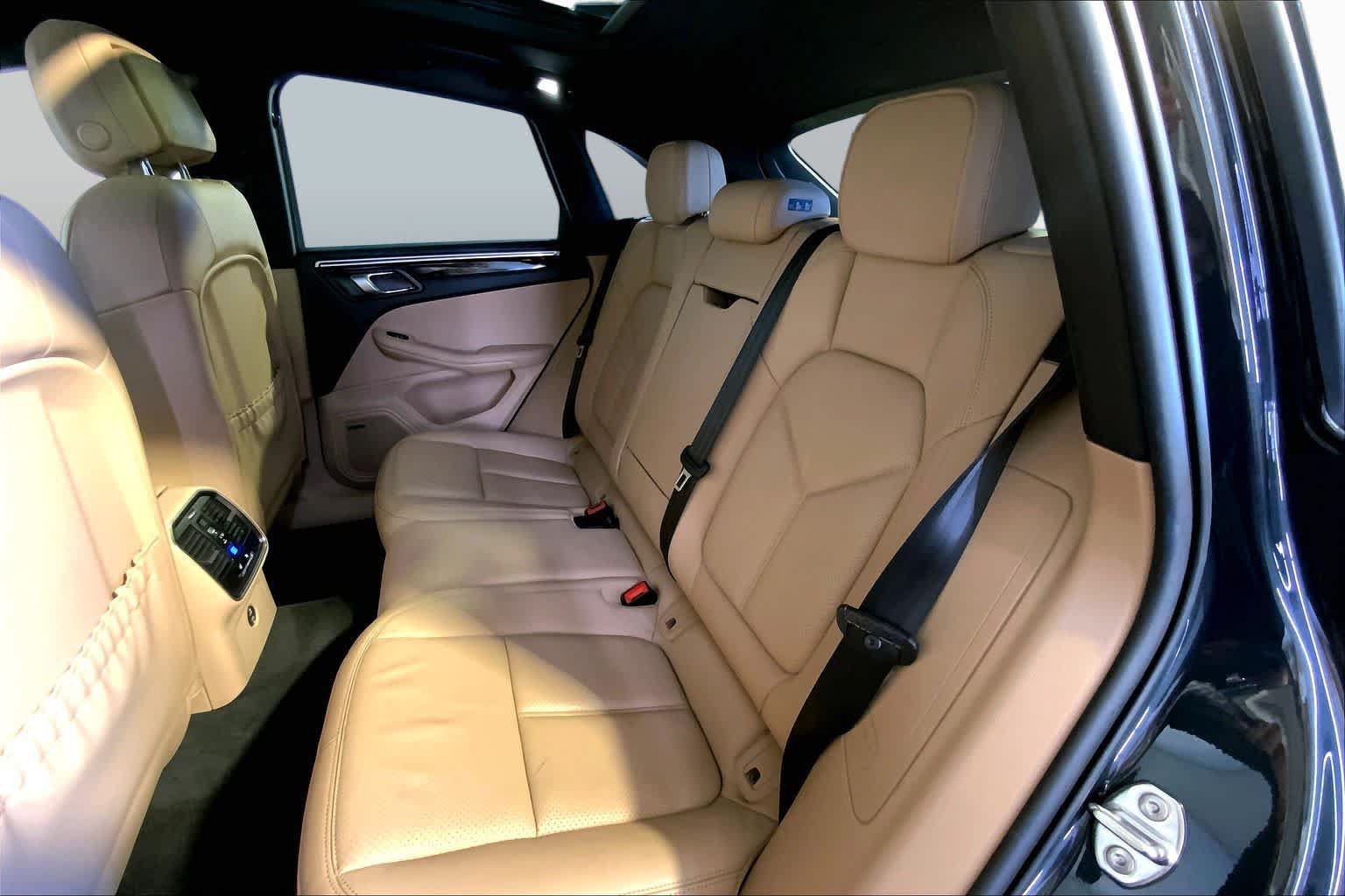 Used 2024 Porsche Macan AWD/4WD image 21
