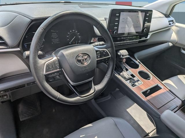 Used 2023 Toyota Sienna XLE FWD image 13