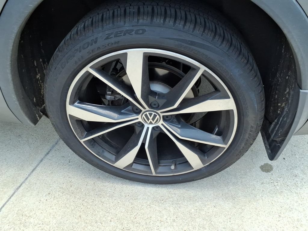 Used 2024 Volkswagen Tiguan SEL R-Line w/ MDO Package, Two-Row AWD/4WD image 24